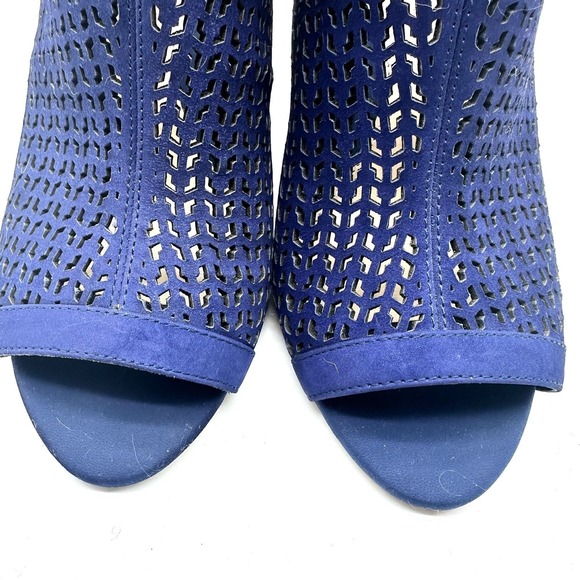 Vince Camuto Dastana Royal Blue Perforated Suede Leather Peep Toe Sandal Heels 7 - Picture 2 of 9